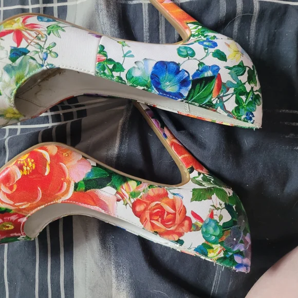 Hot Tomato Women's Floral Heels - Multicolor - Picture 6 of 8